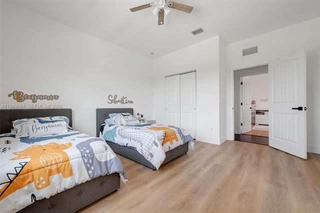 4806 Conifer Ct, Green Acres, FL 33463