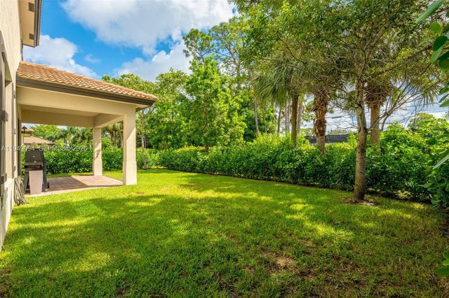 4806 Conifer Ct, Green Acres, FL 33463