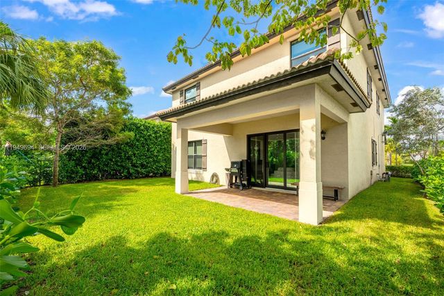 4806 Conifer Ct, Green Acres, FL 33463