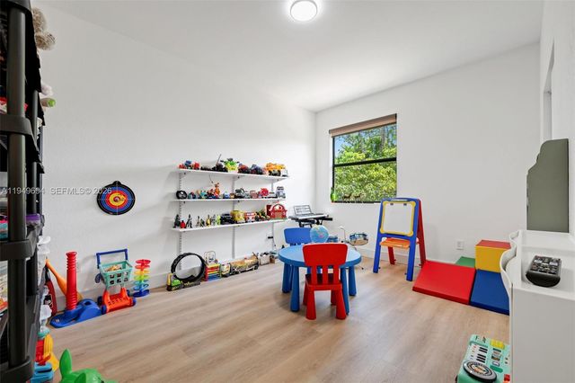 4806 Conifer Ct, Green Acres, FL 33463