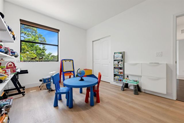 4806 Conifer Ct, Green Acres, FL 33463