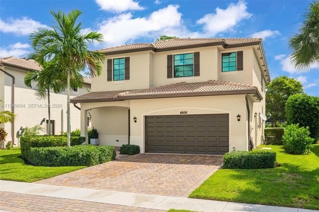 4806 Conifer Ct, Green Acres, FL 33463