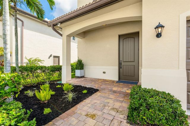 4806 Conifer Ct, Green Acres, FL 33463