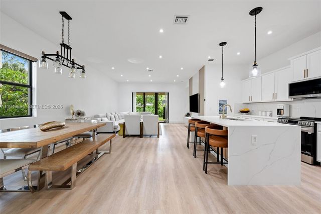 4806 Conifer Ct, Green Acres, FL 33463