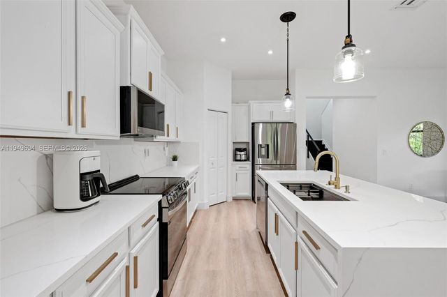 4806 Conifer Ct, Green Acres, FL 33463