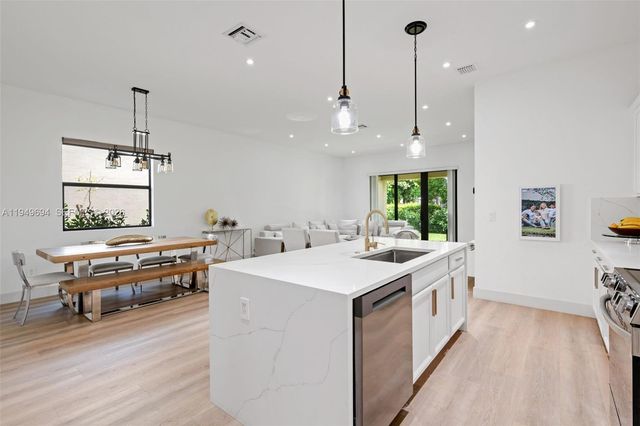 4806 Conifer Ct, Green Acres, FL 33463