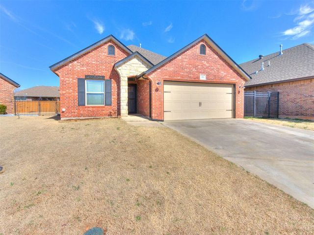 305 Golden Leaf Court, Moore, OK 73160