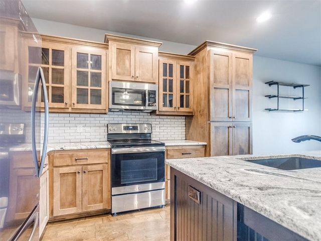 305 Golden Leaf Court, Moore, OK 73160