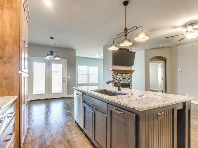 305 Golden Leaf Court, Moore, OK 73160