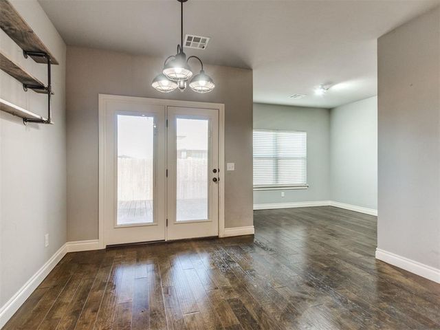 305 Golden Leaf Court, Moore, OK 73160