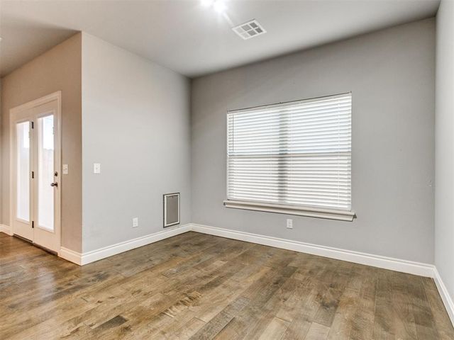 305 Golden Leaf Court, Moore, OK 73160