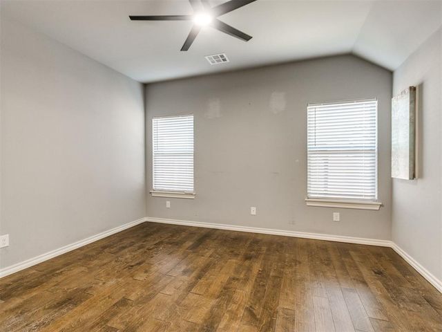 305 Golden Leaf Court, Moore, OK 73160