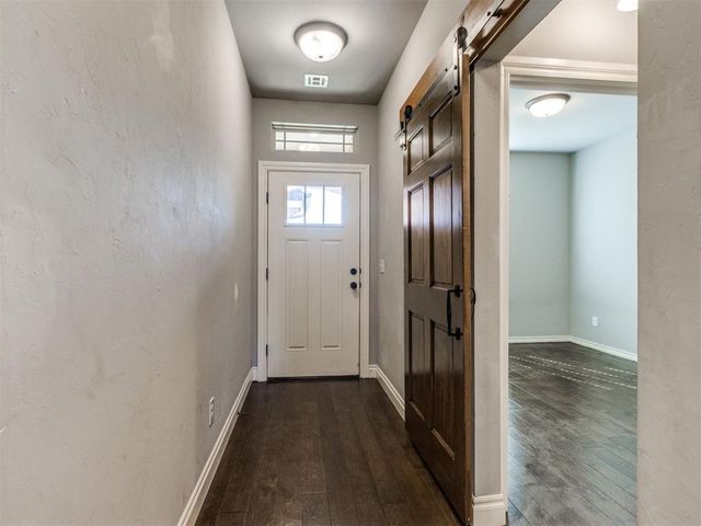 305 Golden Leaf Court, Moore, OK 73160