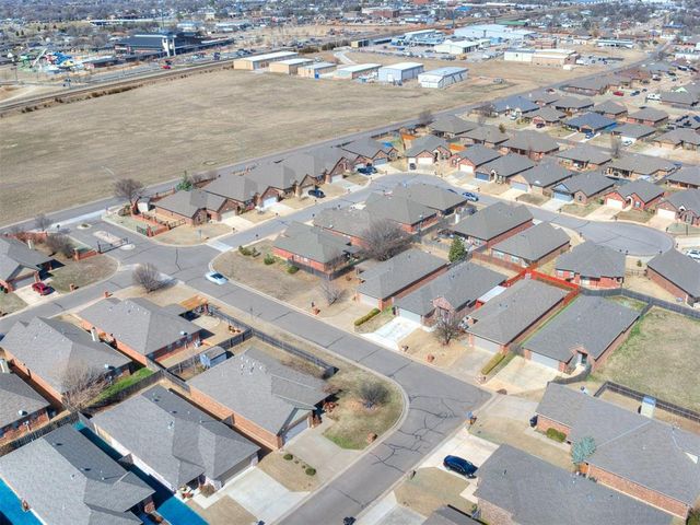 305 Golden Leaf Court, Moore, OK 73160