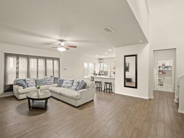 574 W Nautical LOOP, Kyle, TX 78640