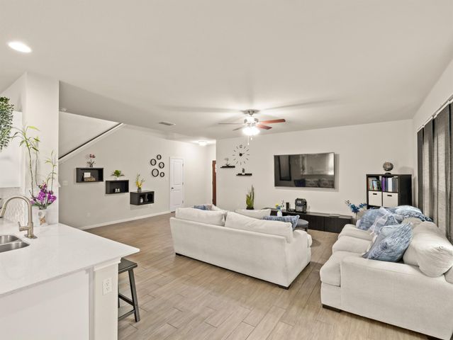 574 W Nautical LOOP, Kyle, TX 78640