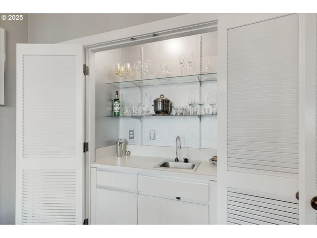 724 Nw WESTOVER Cir, Portland, OR 97210