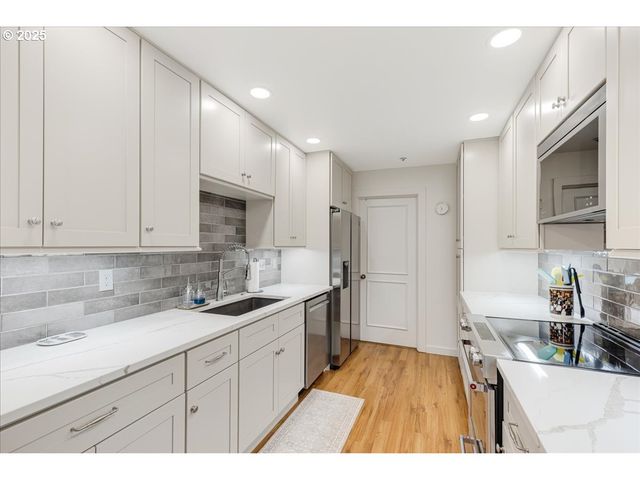 724 Nw WESTOVER Cir, Portland, OR 97210