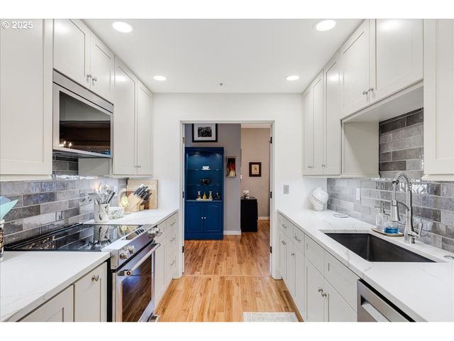 724 Nw WESTOVER Cir, Portland, OR 97210