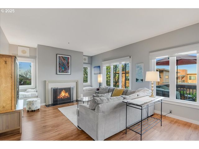 724 Nw WESTOVER Cir, Portland, OR 97210