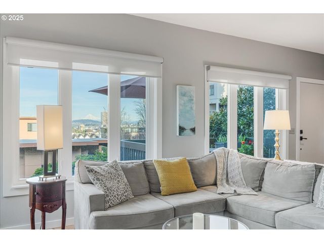 724 Nw WESTOVER Cir, Portland, OR 97210