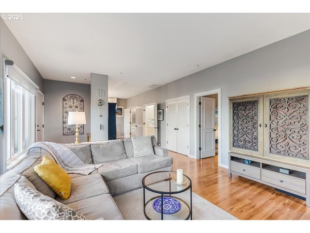 724 Nw WESTOVER Cir, Portland, OR 97210