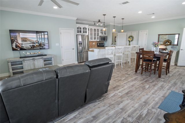 871 Townsend, Crystal Beach, TX 77650