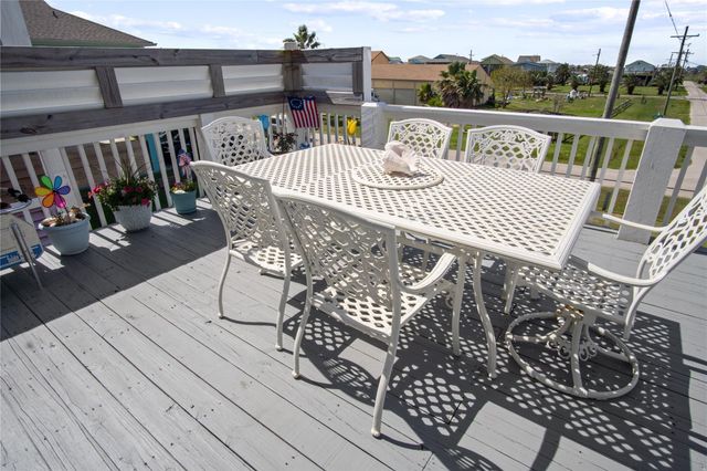 871 Townsend, Crystal Beach, TX 77650