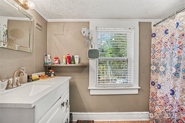 409 S Maple Street, Dallas, NC 28034