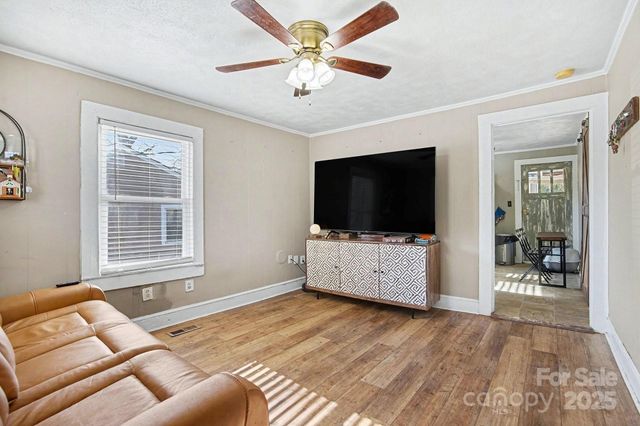 409 S Maple Street, Dallas, NC 28034