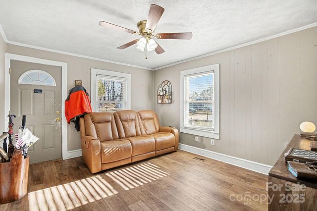 409 S Maple Street, Dallas, NC 28034