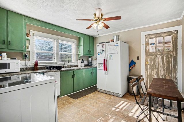 409 S Maple Street, Dallas, NC 28034