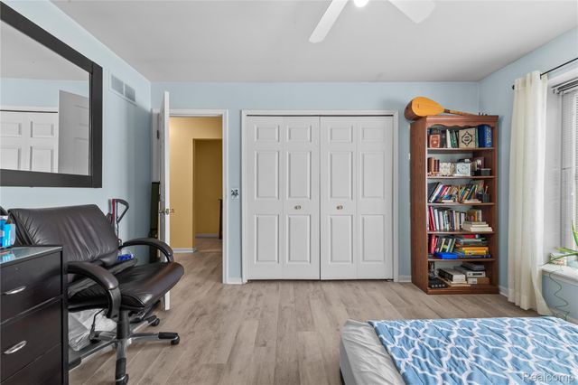 2162 London Bridge Drive, Rochester Hills, MI 48307