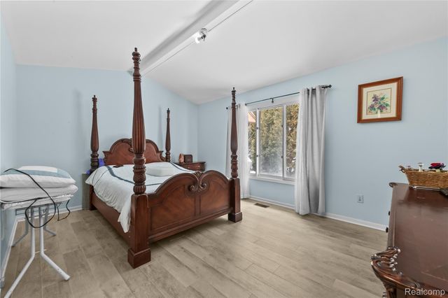 2162 London Bridge Drive, Rochester Hills, MI 48307