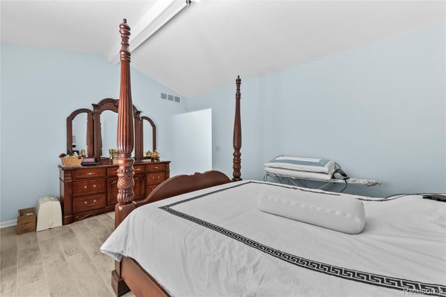 2162 London Bridge Drive, Rochester Hills, MI 48307