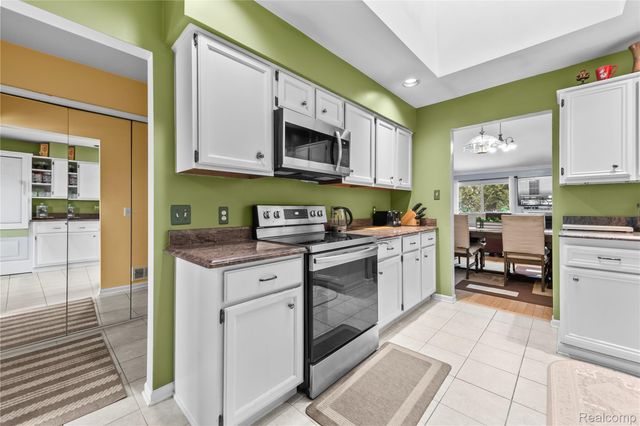 2162 London Bridge Drive, Rochester Hills, MI 48307