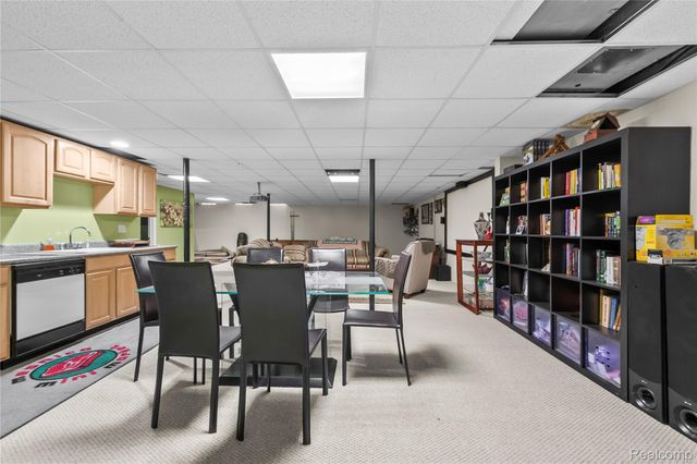 2162 London Bridge Drive, Rochester Hills, MI 48307