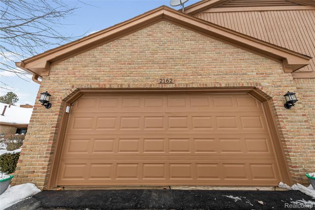 2162 London Bridge Drive, Rochester Hills, MI 48307