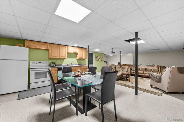 2162 London Bridge Drive, Rochester Hills, MI 48307