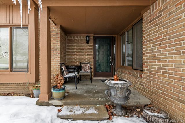 2162 London Bridge Drive, Rochester Hills, MI 48307