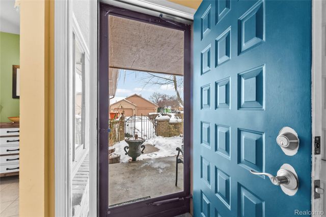 2162 London Bridge Drive, Rochester Hills, MI 48307