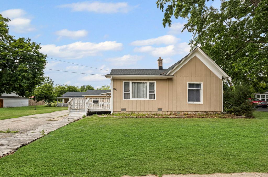 906 N State Street, Marengo, IL 60152