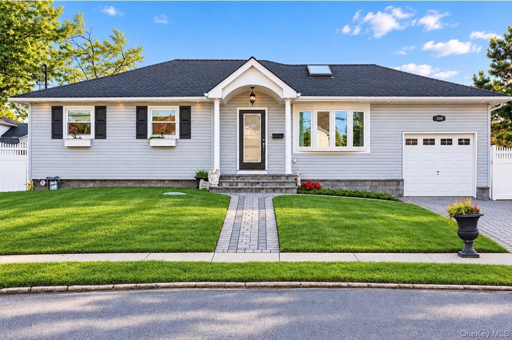 108 Forsythia Lane, North Babylon, NY 11703 — photo 2