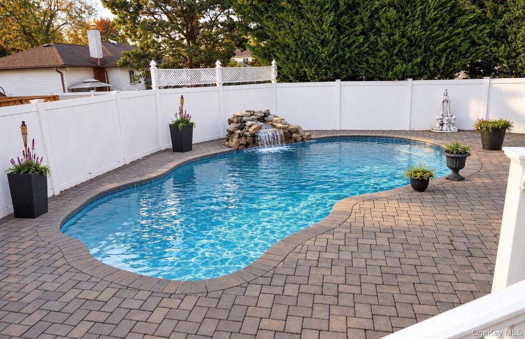 108 Forsythia Lane, North Babylon, NY 11703 — photo 3