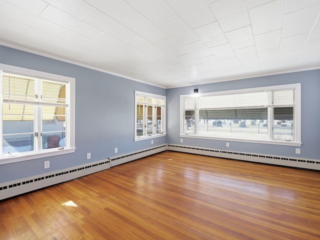 74 Carlisle St, Lowell, MA 01852