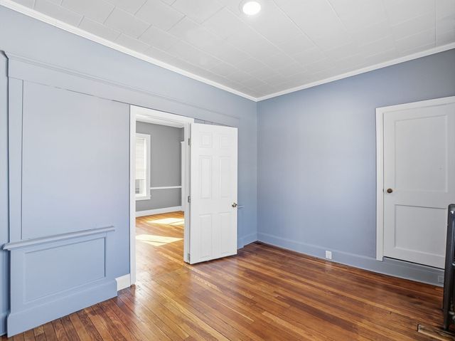 74 Carlisle St, Lowell, MA 01852