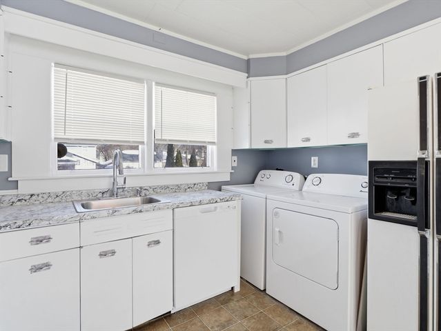 74 Carlisle St, Lowell, MA 01852