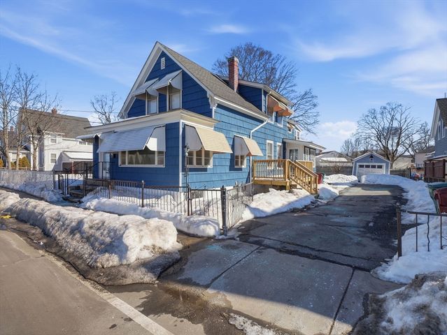 74 Carlisle St, Lowell, MA 01852