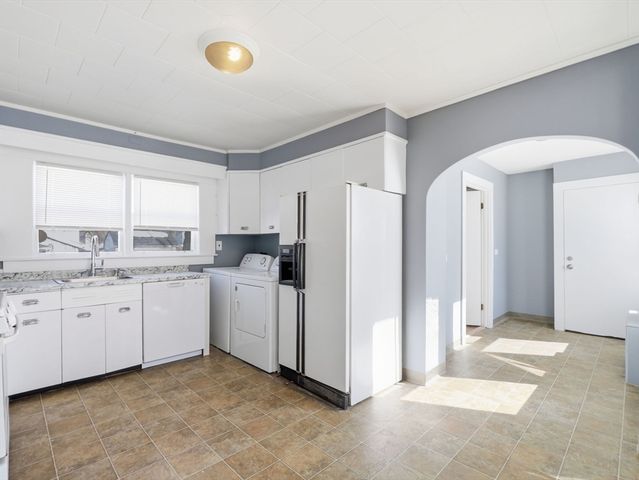 74 Carlisle St, Lowell, MA 01852