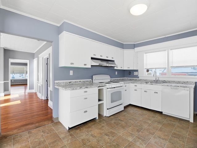 74 Carlisle St, Lowell, MA 01852